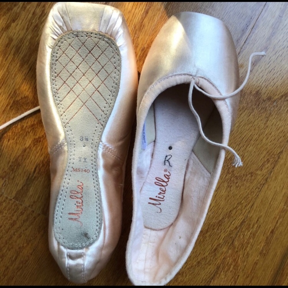 3 1/2 xx Mirella pointe shoes new